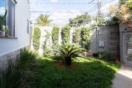 Casa à venda com 247m², 4 quartos e 3 vagas Casa à venda com 247m², 4 quartos e 3 vagasJardim