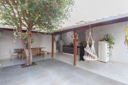 Casa à venda com 247m², 4 quartos e 3 vagas Casa à venda com 247m², 4 quartos e 3 vagasEspaço Gourmet