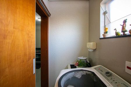 Casa à venda com 212m², 3 quartos e 5 vagasÁrea de serviço