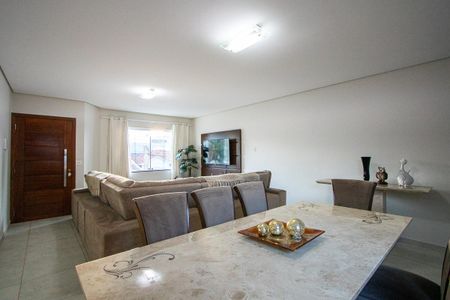 Casa à venda com 212m², 3 quartos e 5 vagasSala