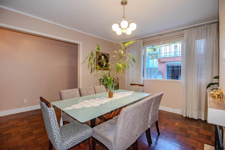 Casa para alugar com 220m², 5 quartos e 5 vagasSala