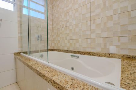 Casa para alugar com 220m², 5 quartos e 5 vagasBanheiro da Suíte