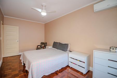 Casa para alugar com 220m², 5 quartos e 5 vagasSuíte