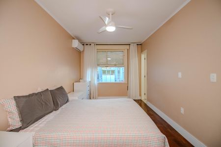 Casa para alugar com 220m², 5 quartos e 5 vagasSuíte