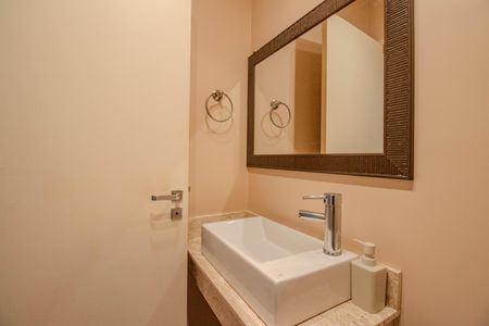 Casa para alugar com 220m², 5 quartos e 5 vagasLavabo