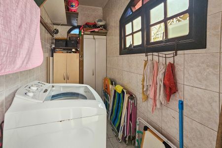 Casa para alugar com 217m², 4 quartos e 2 vagas Casa para alugar com 217m², 4 quartos e 2 vagasÁrea de serviço