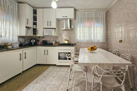 Casa para alugar com 217m², 4 quartos e 2 vagas Casa para alugar com 217m², 4 quartos e 2 vagasCozinha