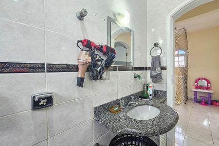 Casa para alugar com 217m², 4 quartos e 2 vagas Casa para alugar com 217m², 4 quartos e 2 vagasBanheiro