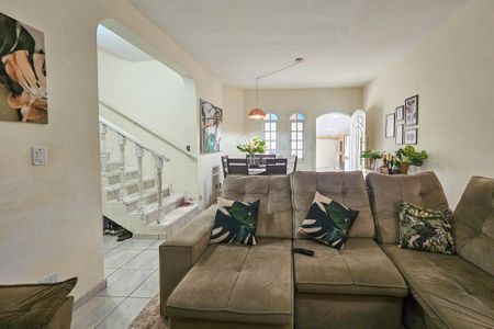 Casa para alugar com 217m², 4 quartos e 2 vagas Casa para alugar com 217m², 4 quartos e 2 vagasSala