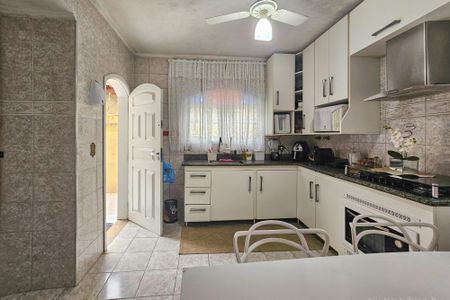 Casa para alugar com 217m², 4 quartos e 2 vagas Casa para alugar com 217m², 4 quartos e 2 vagasCozinha