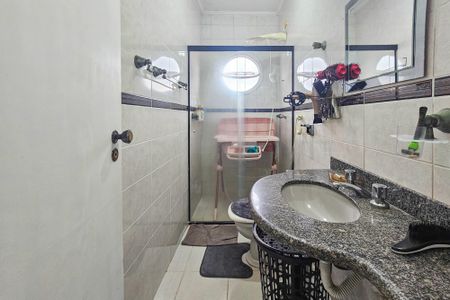 Casa para alugar com 217m², 4 quartos e 2 vagas Casa para alugar com 217m², 4 quartos e 2 vagasBanheiro