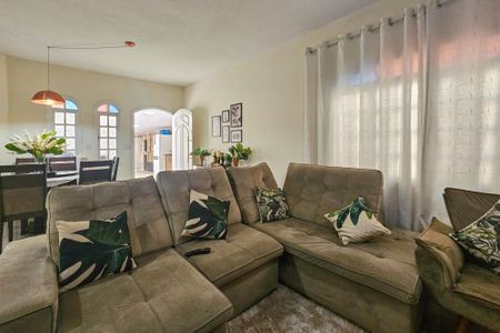 Casa para alugar com 217m², 4 quartos e 2 vagas Casa para alugar com 217m², 4 quartos e 2 vagasSala