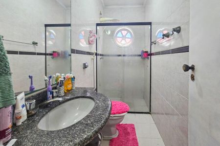 Casa para alugar com 217m², 4 quartos e 2 vagas Casa para alugar com 217m², 4 quartos e 2 vagasBanheiro da suíte