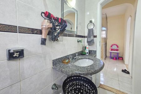 Casa para alugar com 217m², 4 quartos e 2 vagas Casa para alugar com 217m², 4 quartos e 2 vagasBanheiro