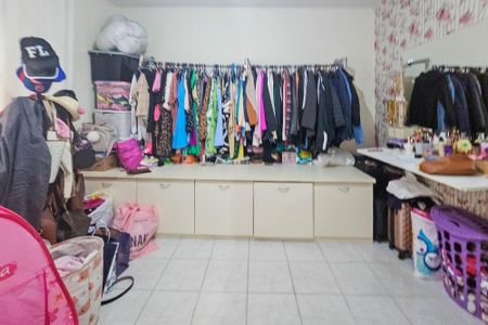 Casa para alugar com 217m², 4 quartos e 2 vagas Casa para alugar com 217m², 4 quartos e 2 vagasQuarto 2