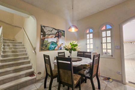 Casa para alugar com 217m², 4 quartos e 2 vagas Casa para alugar com 217m², 4 quartos e 2 vagasSala