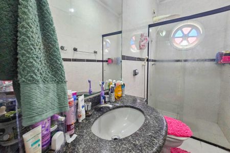 Casa para alugar com 217m², 4 quartos e 2 vagas Casa para alugar com 217m², 4 quartos e 2 vagasBanheiro da suíte