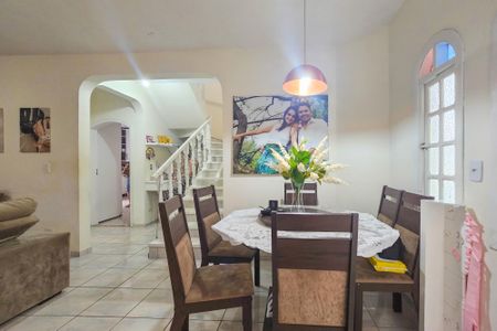 Casa para alugar com 217m², 4 quartos e 2 vagas Casa para alugar com 217m², 4 quartos e 2 vagasSala