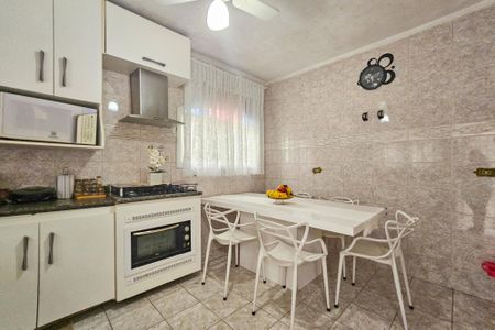 Casa para alugar com 217m², 4 quartos e 2 vagas Casa para alugar com 217m², 4 quartos e 2 vagasCozinha