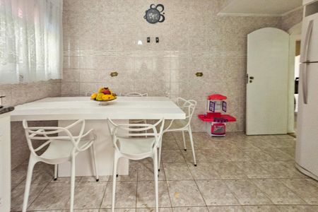 Casa para alugar com 217m², 4 quartos e 2 vagas Casa para alugar com 217m², 4 quartos e 2 vagasCozinha