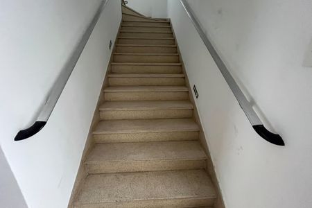 Apartamento para alugar com 42m², 1 quarto e 1 vagaEscada