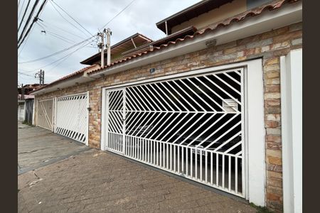 Casa à venda com 126m², 3 quartos e 2 vagasFachada