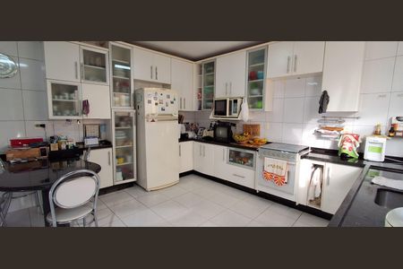 Casa à venda com 191m², 3 quartos e 3 vagasCozinha