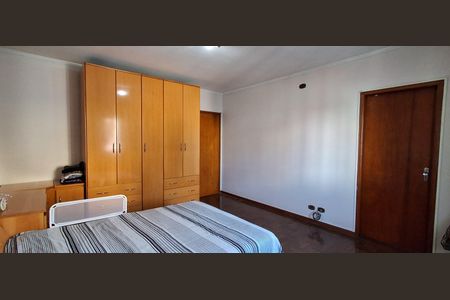 Casa à venda com 191m², 3 quartos e 3 vagasSuíte