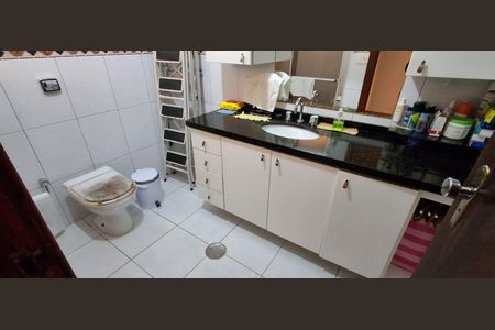 Casa à venda com 191m², 3 quartos e 3 vagasBanheiro 2 