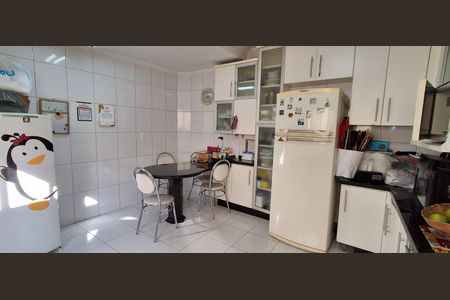 Casa à venda com 191m², 3 quartos e 3 vagasCozinha
