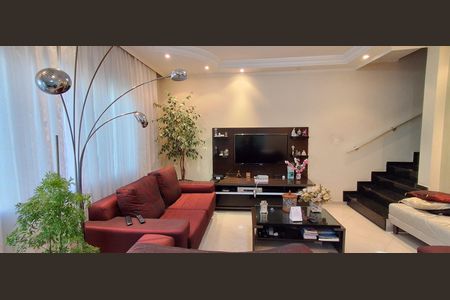 Casa à venda com 191m², 3 quartos e 3 vagasSala