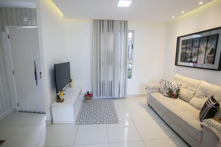 Casa de condomínio para alugar com 120m², 4 quartos e 2 vagasSala de Estar