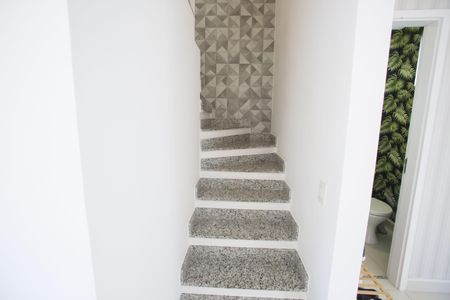 Casa de condomínio para alugar com 120m², 4 quartos e 2 vagasEscada do Quartos