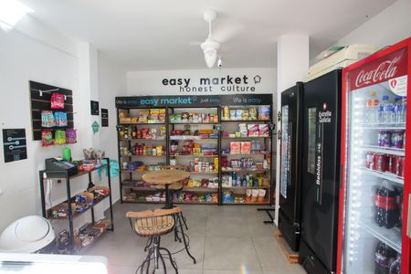 Casa de condomínio para alugar com 120m², 4 quartos e 2 vagasÁrea comum - Mercadinho