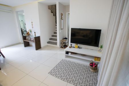 Casa de condomínio para alugar com 120m², 4 quartos e 2 vagasSala de Estar