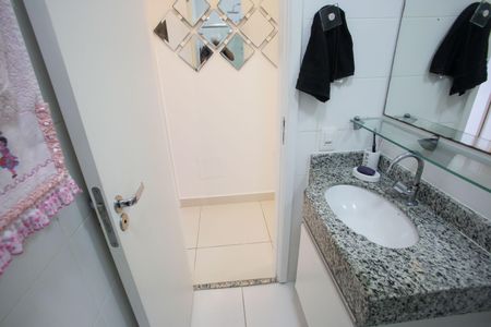Casa de condomínio para alugar com 120m², 4 quartos e 2 vagasBanheiro Social