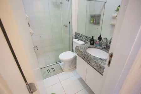 Casa de condomínio para alugar com 120m², 4 quartos e 2 vagasBanheiro da Suíte