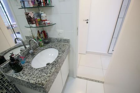 Casa de condomínio para alugar com 120m², 4 quartos e 2 vagasBanheiro da Suíte