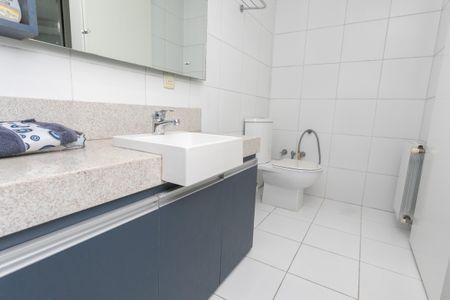 Casa à venda com 500m², 5 quartos e 6 vagasBanheiro da Suite 2