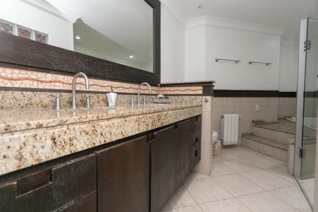 Casa à venda com 500m², 5 quartos e 6 vagasBanheiro da Suíte 3