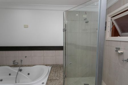 Casa à venda com 500m², 5 quartos e 6 vagasBanheiro da Suíte 3