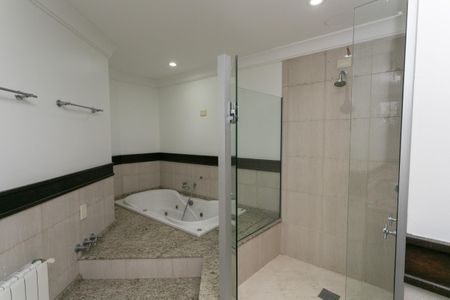 Casa à venda com 500m², 5 quartos e 6 vagasBanheiro da Suíte 3