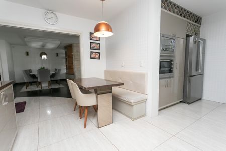 Casa à venda com 500m², 5 quartos e 6 vagasCozinha