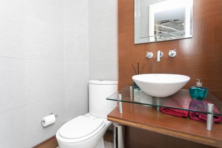 Casa à venda com 500m², 5 quartos e 6 vagasLavabo