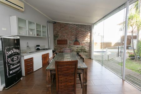 Casa à venda com 500m², 5 quartos e 6 vagasFundos churrasqueira