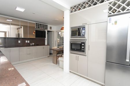 Casa à venda com 500m², 5 quartos e 6 vagasCozinha