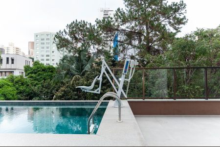 Apartamento à venda com 261m², 4 quartos e 3 vagas Apartamento à venda com 261m², 4 quartos e 3 vagasÁrea Comum - Piscina