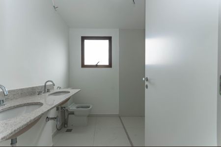 Apartamento à venda com 261m², 4 quartos e 3 vagas Apartamento à venda com 261m², 4 quartos e 3 vagasnheiro do quarto 4 Suíte