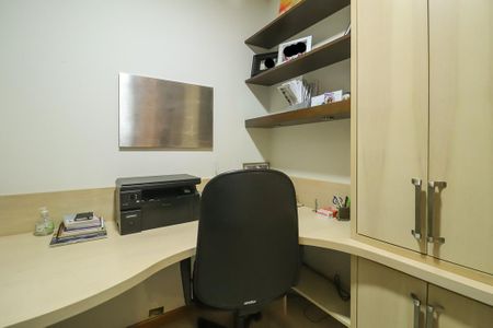 Apartamento à venda com 121m², 2 quartos e 2 vagasEscritório