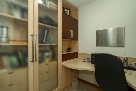 Apartamento à venda com 121m², 2 quartos e 2 vagasEscritório